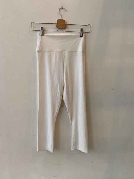 White 3/4 leggings