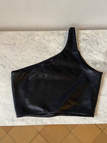Black crop-top