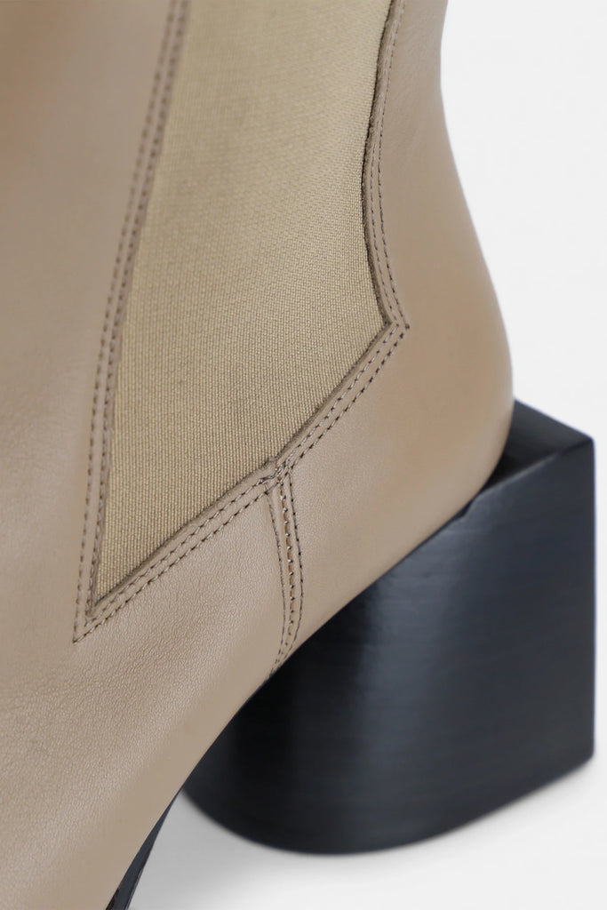 LUNA | LEATHER ANKLE BOOTS - TAUPE