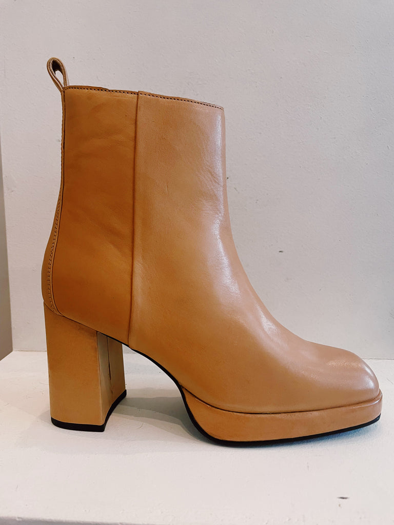 Atanado Caramel Boots