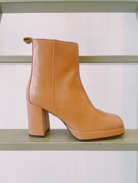 Atanado Caramel Boots